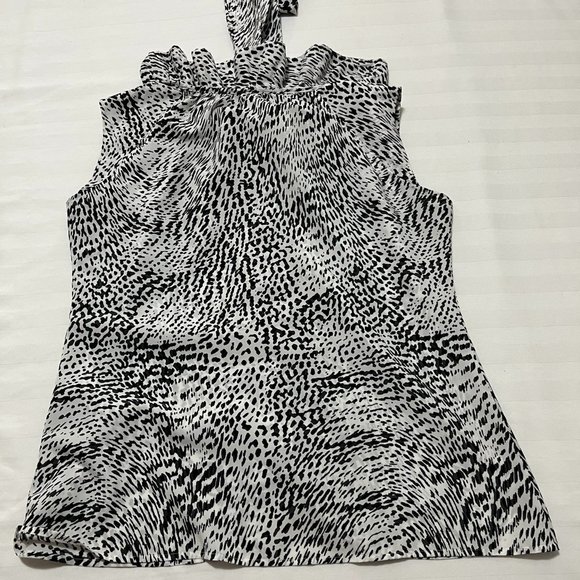 2 for 20  ⭐️ Banana republic sleeveless shirt size M - Picture 5 of 7